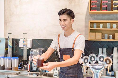 到哪里学奶茶冷饮技术（四个新手学习做奶茶的地方）