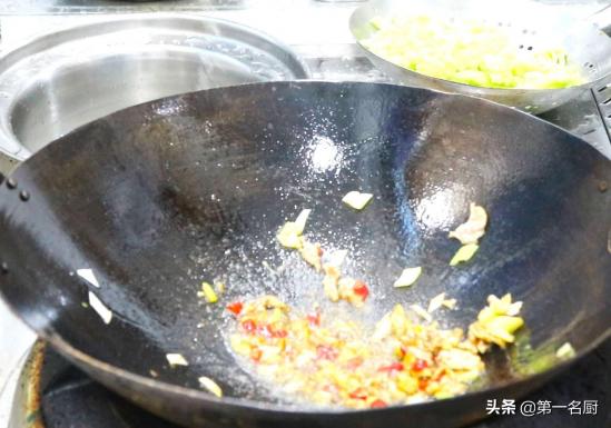 大厨教你：菜花炒肉的做法所需食材步骤