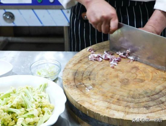 大厨教你：菜花炒肉的做法所需食材步骤