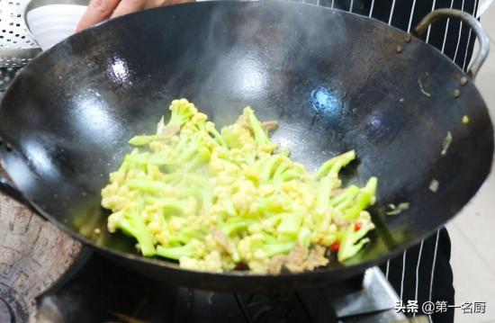 大厨教你：菜花炒肉的做法所需食材步骤