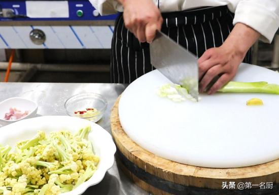 大厨教你：菜花炒肉的做法所需食材步骤