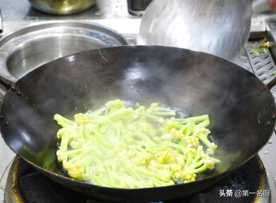 大厨教你：菜花炒肉的做法所需食材步骤