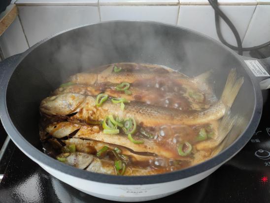 梭鱼的家常做法：肉质鲜嫩入味，一条不够吃