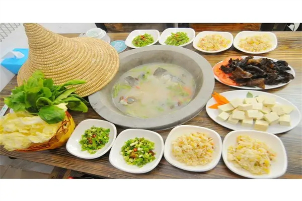 云南蒸汽石锅鱼加盟产品图片